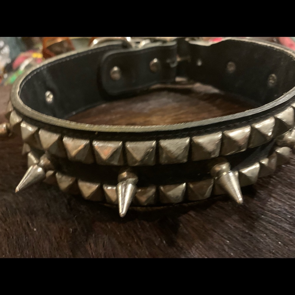Awesome large dog collars …. Beautiful condition!  Heavy duty!